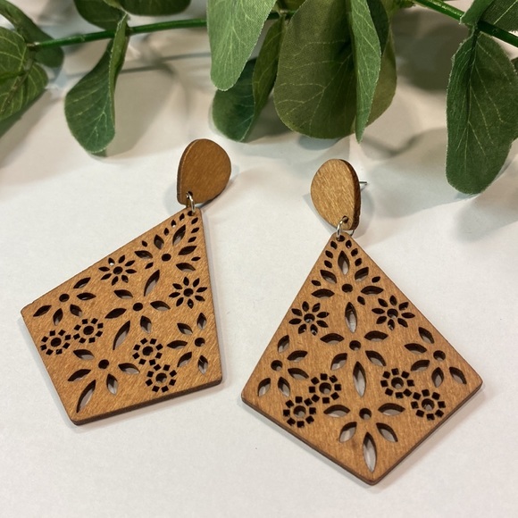 Gorgeous boho laser cut wooden earrings! - Picture 3 of 7